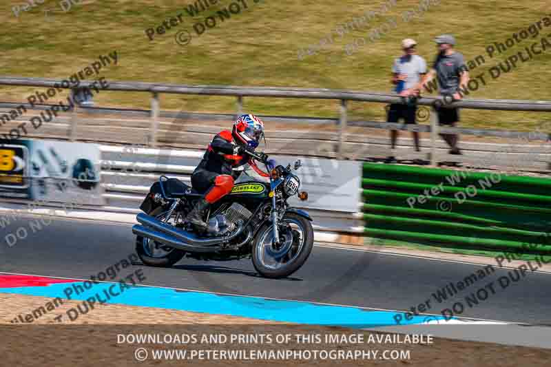 Vintage motorcycle club;eventdigitalimages;mallory park;mallory park trackday photographs;no limits trackdays;peter wileman photography;trackday digital images;trackday photos;vmcc festival 1000 bikes photographs